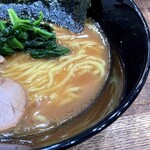 麺家 GOOD LUCK - 醤油がキリっと効いたスープ。