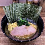 麺家 GOOD LUCK - ラーメン800円麺硬め。海苔増し100円。