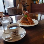 Sapporo Kohi Kan - 「午後の珈琲」と「キャラメルカフェ（ハーフ）」のセット。