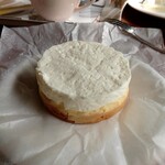 河口湖スイーツガーデン - 粉雪チーズケーキ。