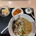 台湾焼小籠包 玉龍 - 野菜たっぷりﾀﾝ麺広東炒飯