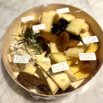 フロマジュリー ミュウ - 前回頂いた、チーズの盛り合わせです。