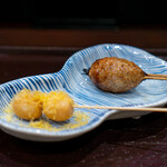 鳥田中 - 鴨入り熊野地鶏つくね　半熟味付燻製鶉卵ミモレットチーズ