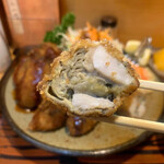 とんかつ一幸 - 大船渡湾の恵みが詰まった…
      赤崎産の牡蠣が２個 詰まった牡蠣フライ♡(*^^*)