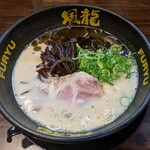 とんこつラーメン博多風龍 - 黒マー油とんこつラーメン¥800