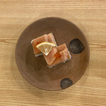 かもめ食堂 - シャケの押し寿司