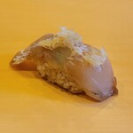 鮨駒 - ◆甘鯛漬け鱗の炙りのせ