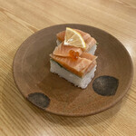 かもめ食堂 - シャケの押し寿司