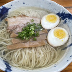 自家製麺・縁 - しなそば塩(890円)と味玉(180円)