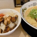 中華そば 丸京 - 丸京の中華そば太麺大盛、チャーシュー丼