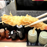 丼丼亭 - 大海老尻尾まで入れると約20cちかくあるボリューム‼️