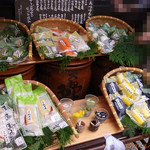 大和御用達 十返舎 - 店頭の漬け物