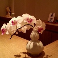 広尾はしづめ - 清潔感いっぱいの店内