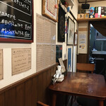 ワインカフェ ルセット - テーブル席ふたつとカウンター。全部で１２名ほど座れるかなあ。