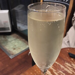 ワインカフェ ルセット - スパークリングワイン。スッキリ。