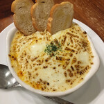 ワインカフェ ルセット - ミートグラタン。チーズの下のマッシュポテトが甘くて美味しい♪