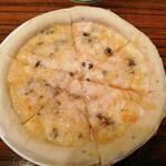 BEER CAFE GAMBRINUS - ゴルゴンゾーラとハチミツのピッツァ