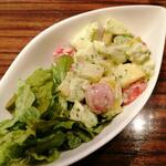 BEER CAFE GAMBRINUS - アボカドとイタリアチーズのバジルサラダ
