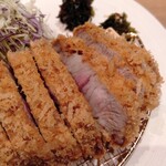 Katsuプリポー - ダイヤモンドポークのとんかつ4100円：うっすらピンクがかった素敵な揚げ具合。