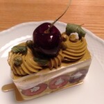 LESS by Gabriele Riva & Kanako Sakakura - ピスタチオとチェリーのスリジエ1080円