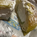 ベーカリー ウキグモ - ピスタチオのクリームパン　200円