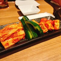 焼肉レストラン ROINS 久茂地国際通り店 - キムチの盛合せ