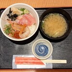 目利きの銀次 - 海鮮五色丼 990円