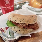 ANTICO CAFFE AL AVIS - ペッシェスパーダ　カジキのフライ　食べ応えあり