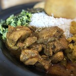 バダピリラ - ◆チキンカレーは思ったより辛かったので、鶏レバーは無理だったかも。 でも副菜と混ぜて頂くと辛さも程よく美味しい。