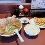 彩花 - チャーシュー麺　餃子　半ライス