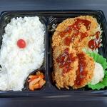 にくよし 駅家店 - 和豚もちぶたヒレカツ弁当(税込)702円 →トンカツソースをかけました  (2022.11.27)