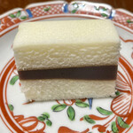 巌邑堂 袖紫ヶ森店 - ひとりサイズに切り分けて