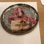 鮨処ひと志 - 鯨久しぶりでしたが部位での食感の違いも面白いです。