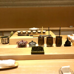 鮨処ひと志 - 茶葉に氷をのせてゆっくり4時間掛けて旨みを抽出