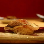 鮨 しみづ - 一本釣りカマスの炙り