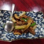 青龍 - ②宮崎牛とセロリ、しいたけ、キヌサヤの炒め物
