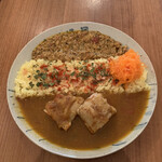 カレーの店 八月 - チキンカレー（ご飯小盛）＋あいがけキーマ