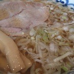 支那そば月や - 美しいスープ♪