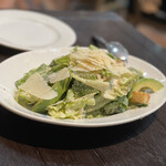 T.Y.HARBOR - シーザーサラダハーフサイズ、アボカドトッピング。