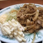 日高屋 - 生姜焼きとマカロニとキャベツ