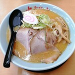 ラーメンさんぱち - 味噌らぁ〜めん(900円)