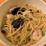 タパス＆タパス - エビとナス、カラスミのペペロンチーノ 1,100円（税込）