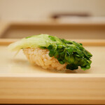 鮨おばな - ◇かいわれ大根 昆布〆
      ザクザクからねっとり纏まるカイワレ。昆布の味わいが全体を旨味として包み、これまでと違ったもちもち食感でシャリ旨味が膨らみます。