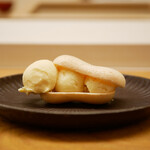 鮨おばな - ☆アイス最中 貴醸酒入り
      貴醸酒を数滴いれた女将さんお手製のアイス最中。