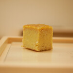 鮨おばな - ◇玉子
      しっとりとした口当たりで、芝エビの甘みと香りが立ち、口をスッキリ流すかのような〆の玉子。