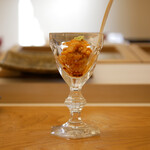 鮨おばな - ◆雲丹パフェ（北海道）
      浜中 小川のうにはシャリにあらかじめ混ぜて、さらに雲丹を乗っけて完成。