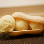 鮨おばな - 口当たりはクリアな甘さで後から最中のコクが交わり、口どけに貴醸酒の香りがほのかに広がる。 コース料理の美味しさを全てかっさらうほどに格別な味わいの〆のデザート。