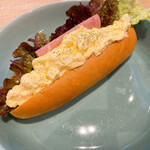 ラビーズ カフェ - ハム&マヨタマゴのドックサンド