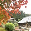 奥殿陣屋の茶屋 - 外から書院と紅葉