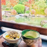 Okutono Jinya No Chaya - 窓際は奥がテーブルで手前が座敷席